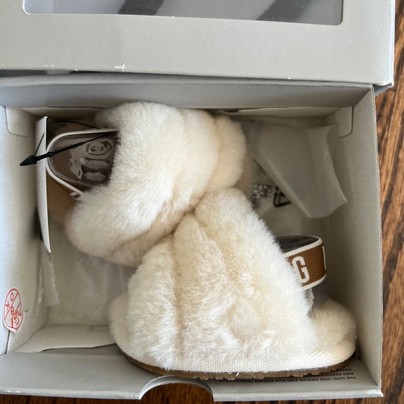 Ugg baby fluff yeah slide - Picture 1 of 9